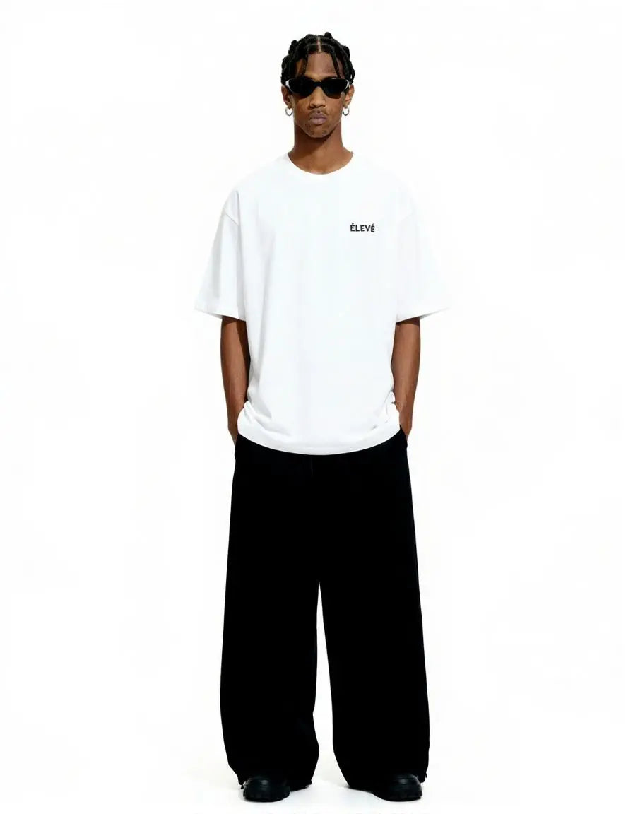 ÉLEVÉ Prestige Butterfly T‑Shirt White Frontansicht – Premium Unisex Streetwear T‑Shirt mit gesticktem Logo