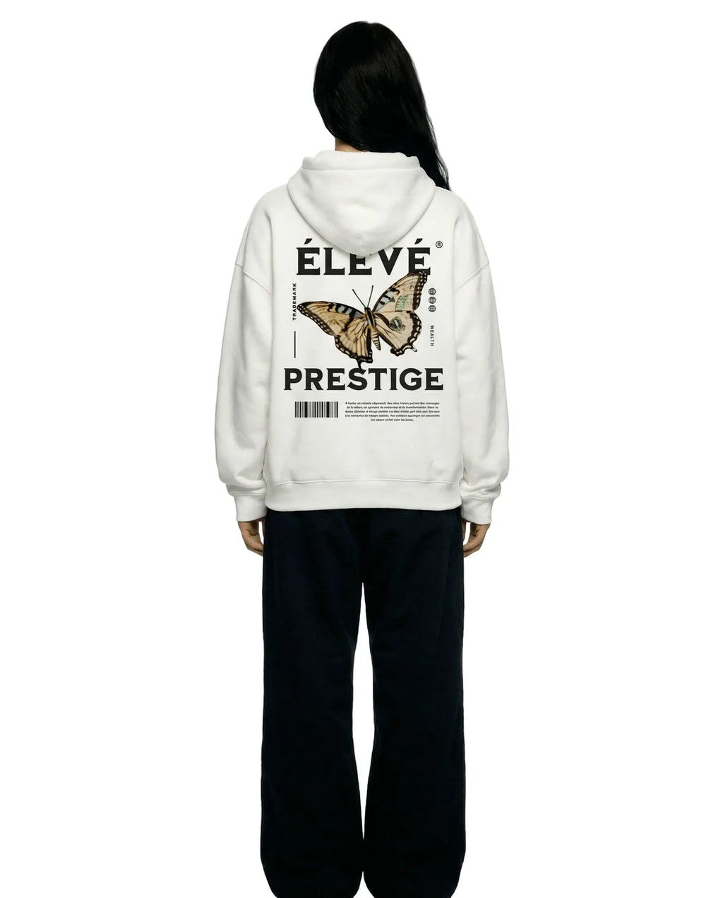 ÉLEVÉ Prestige Hoodie White Rückansicht an Frau – weißer Premium Unisex Hoodie mit großem Butterfly Backprint und Prestige Schriftzug