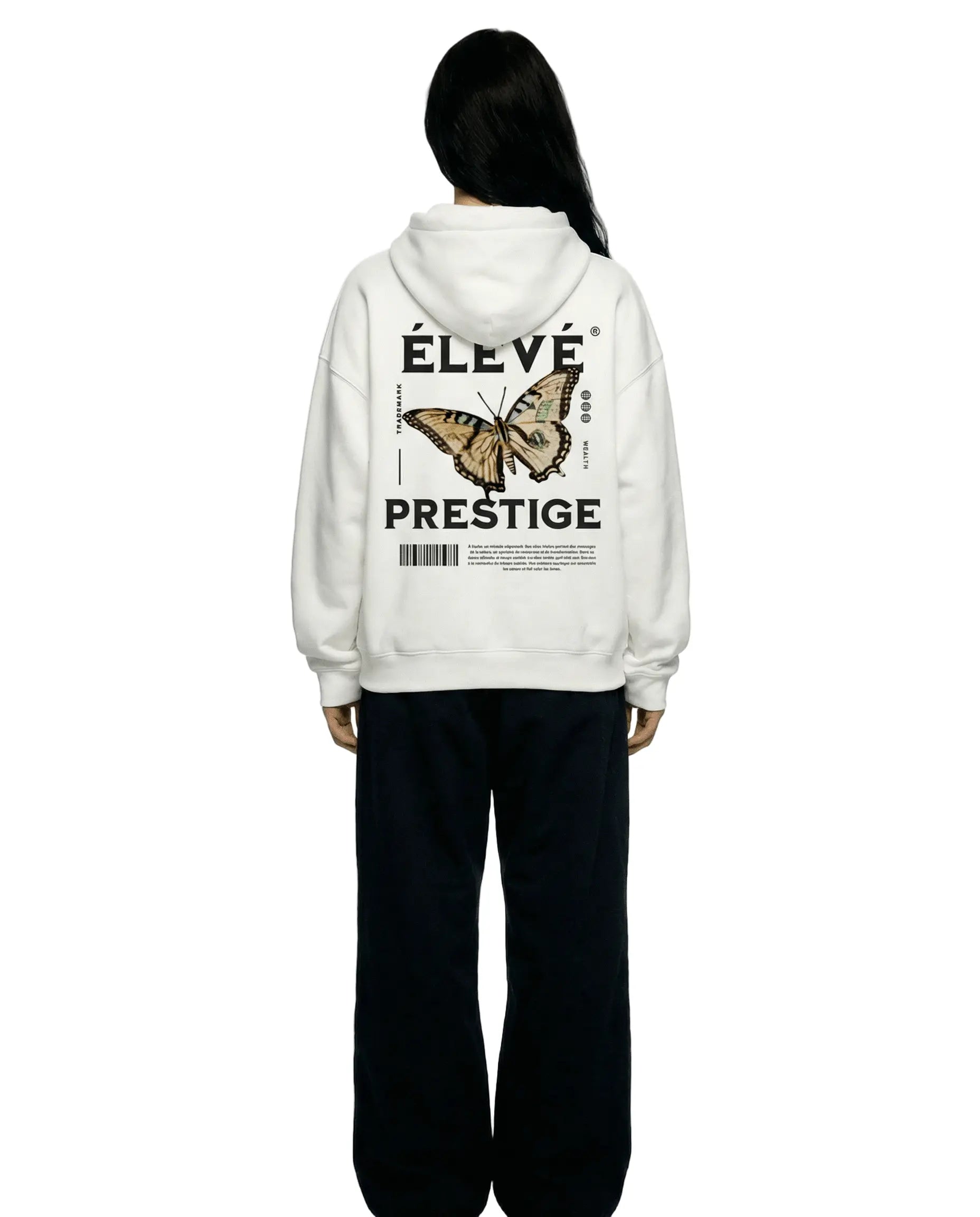 ÉLEVÉ Prestige Hoodie White Rückansicht an Frau – weißer Premium Unisex Hoodie mit großem Butterfly Backprint und Prestige Schriftzug