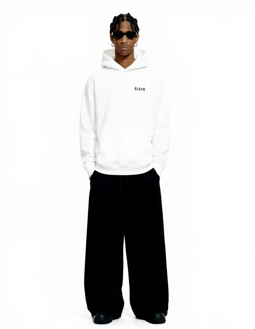 ÉLEVÉ Prestige Hoodie White Frontansicht – weißer Premium Unisex Streetwear Hoodie mit gesticktem Logo